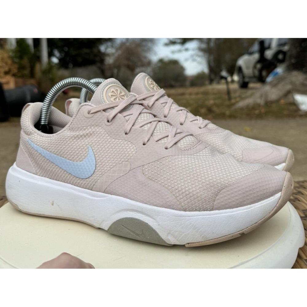 Vintage Nike Women's Comfort Sneakers Champagne Blush Gray Gorpcore Sz 9